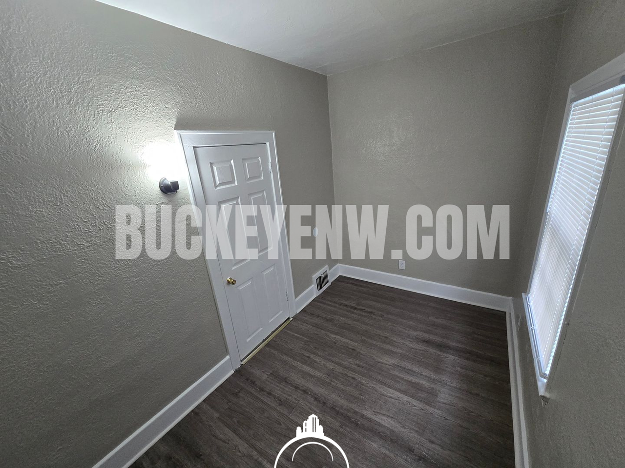 237 E Streicher St - Photo 6 of 8