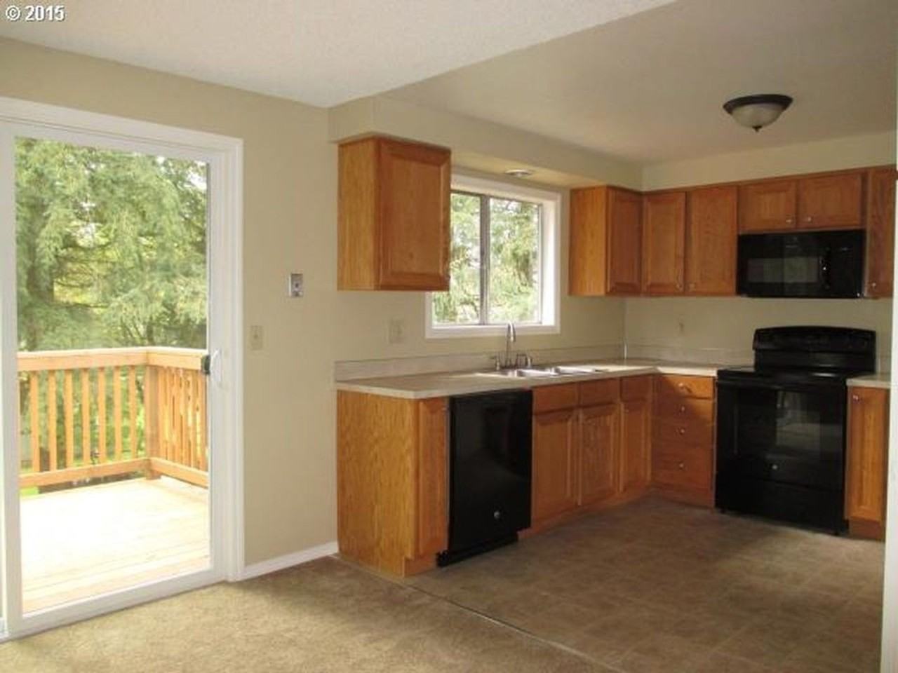 5605 Ne 114th St - Photo 3 of 8
