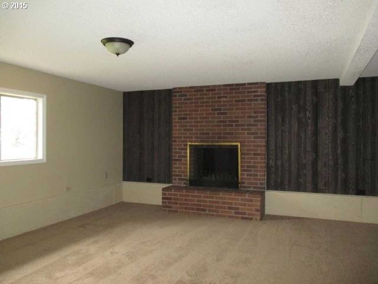 5605 Ne 114th St - Photo 5 of 8