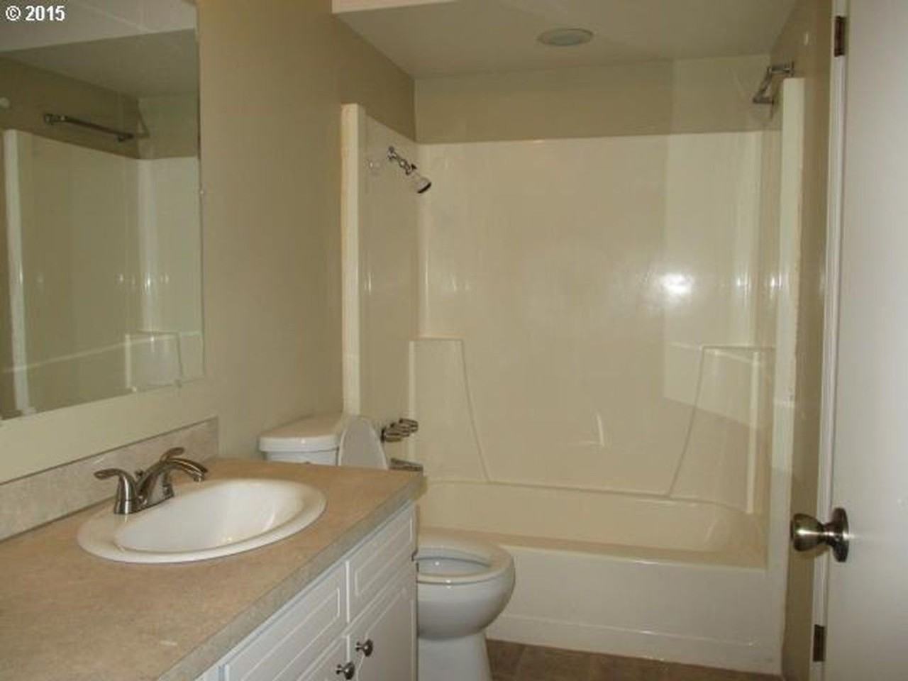 5605 Ne 114th St - Photo 7 of 8