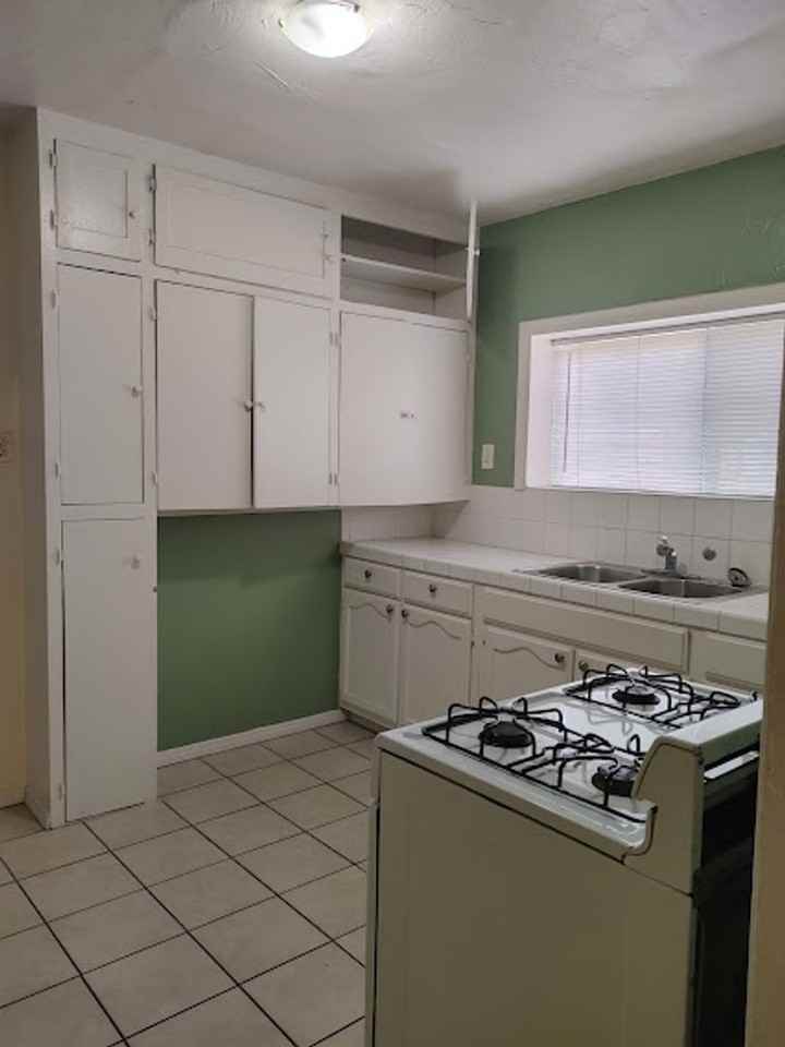 1209 E Broadway - Photo 4 of 9