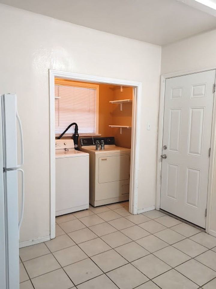 1209 E Broadway - Photo 5 of 9