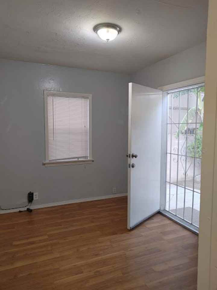 1209 E Broadway - Photo 6 of 9