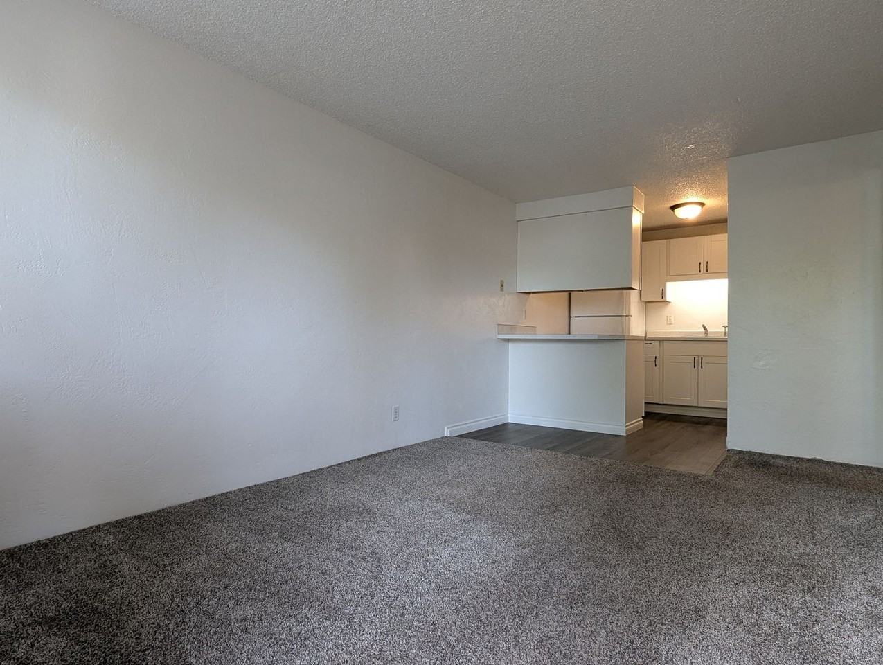 160 20th St #3 - Photo 2 of 12