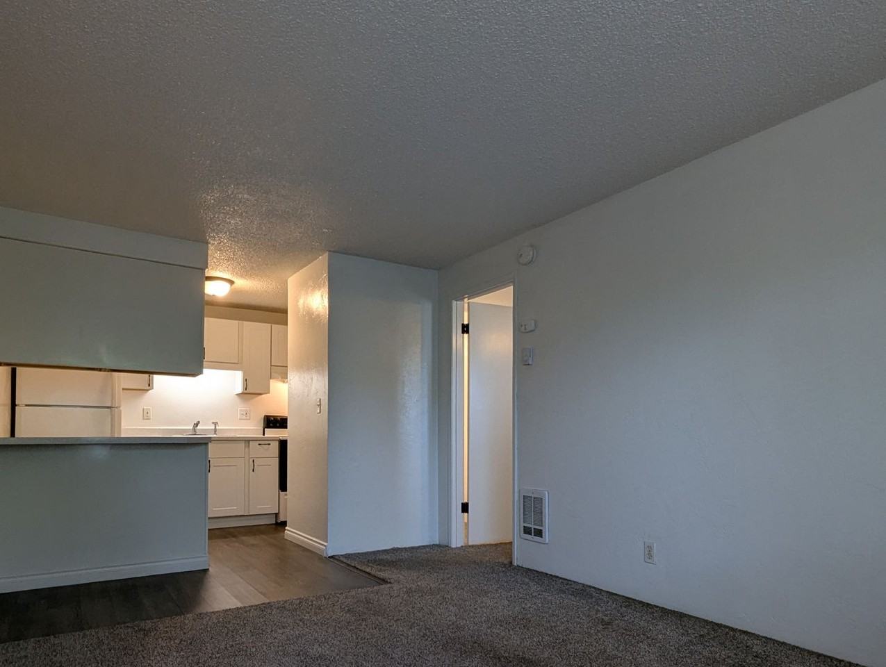 160 20th St #3 - Photo 4 of 12