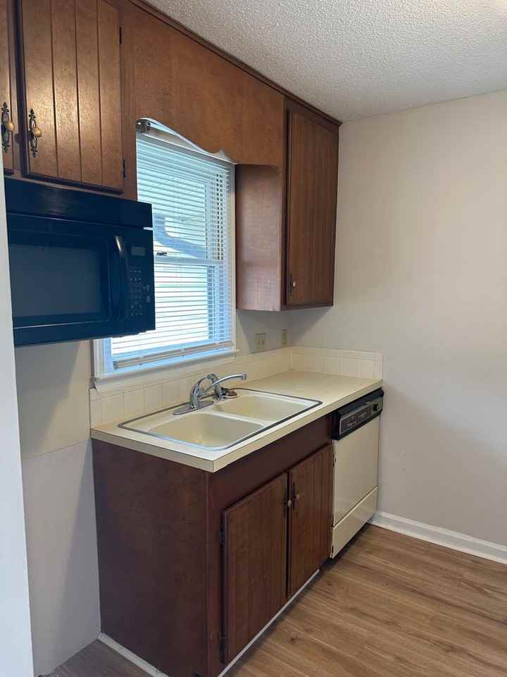 927 S Ridge Ct - Photo 2 of 12