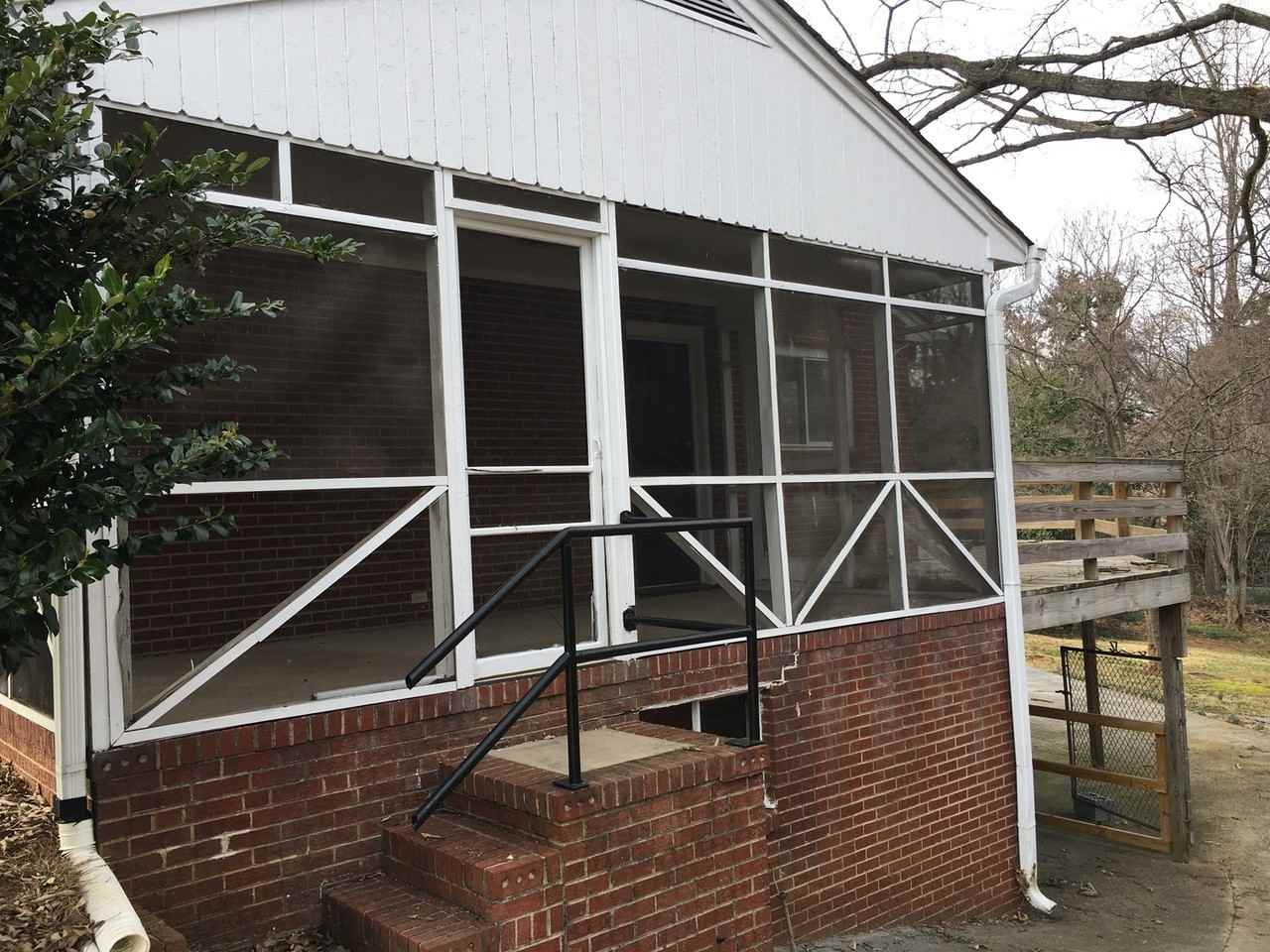 2709 Lullington Dr - Photo 2 of 16