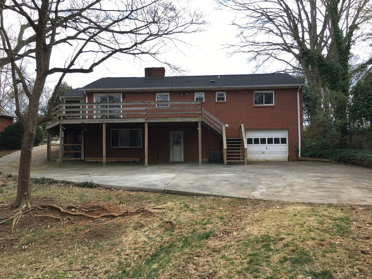 2709 Lullington Dr - Photo 3 of 16
