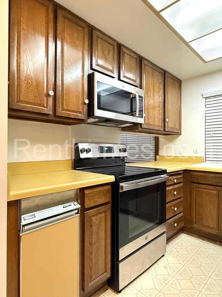 6337 Oakridge Rd - Photo 3 of 22