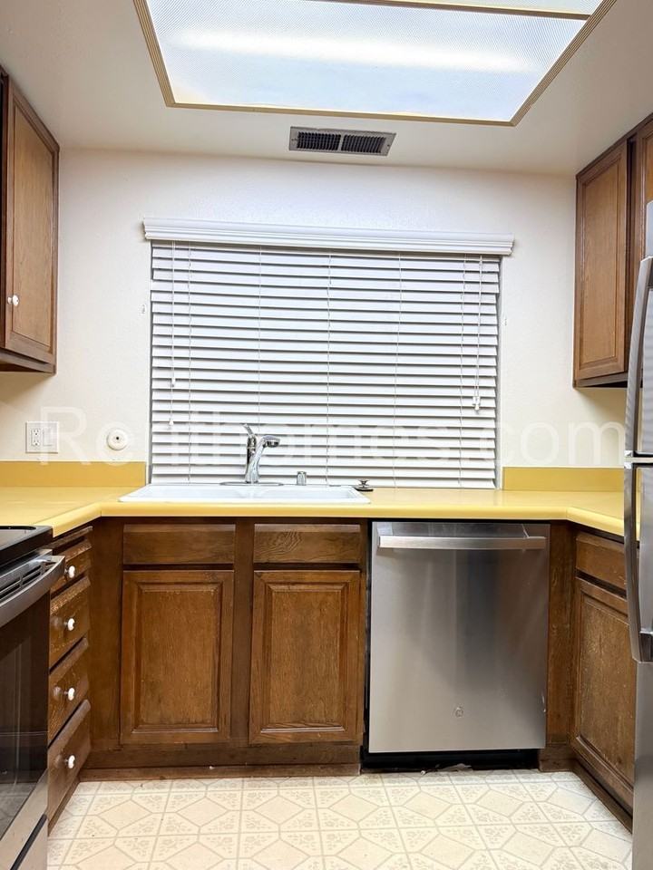 6337 Oakridge Rd - Photo 4 of 22