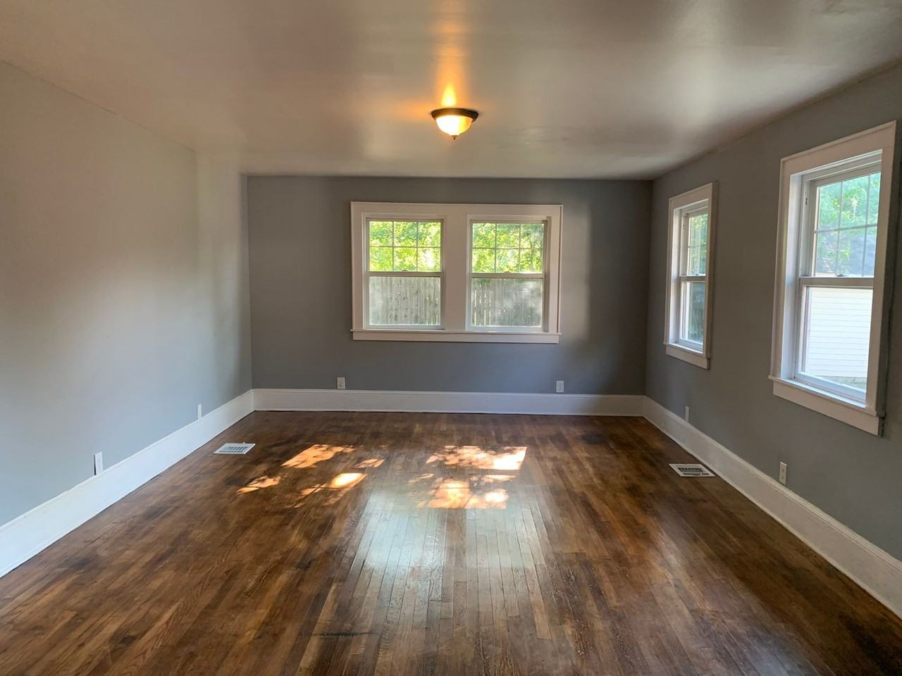 1215 Dearborn Ave - Photo 6 of 16