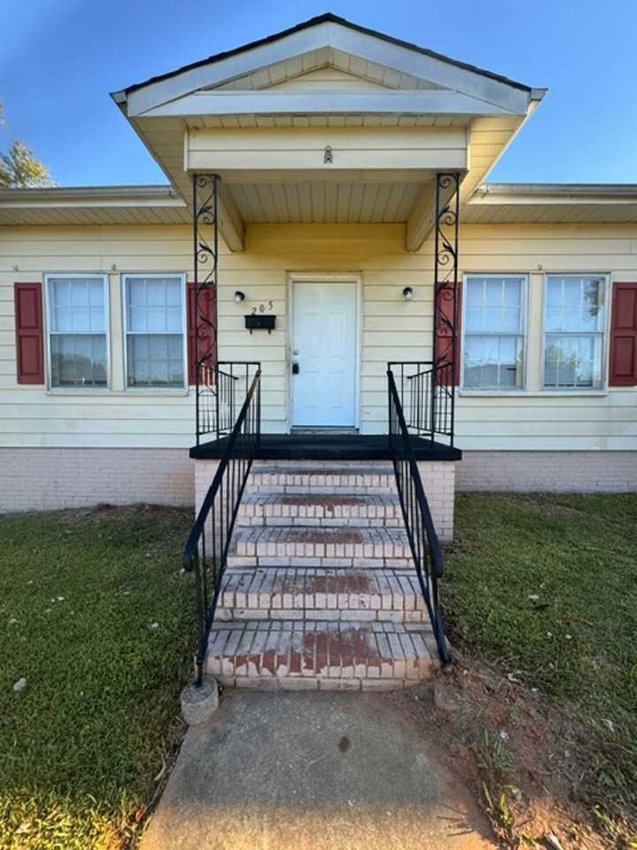 205 Scott St - Photo 2 of 18