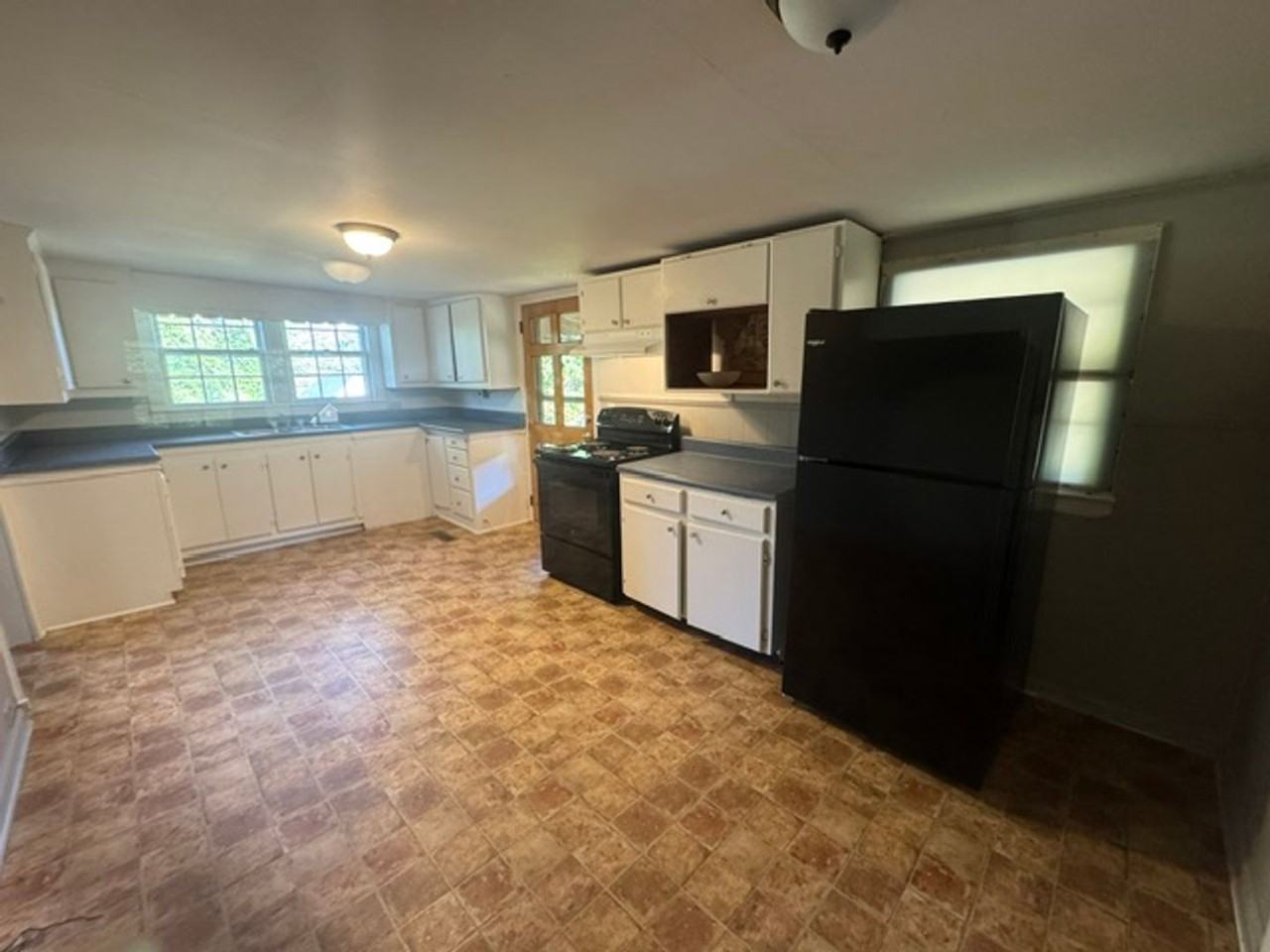 205 Scott St - Photo 3 of 18