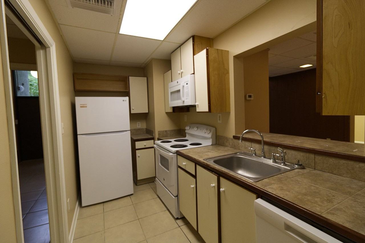 1205 Nw 9th Ave - Photo 5 of 25