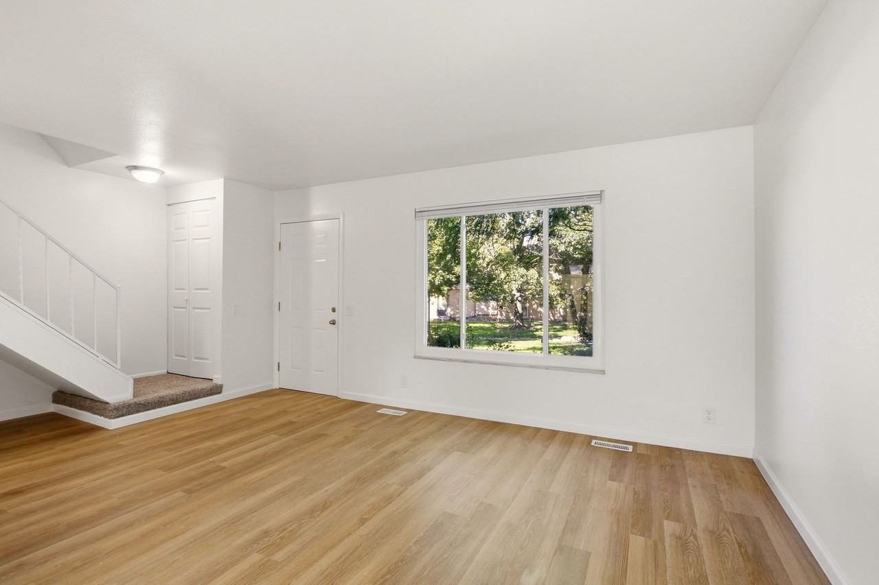 13004 E Kansas Pl - Photo 3 of 24