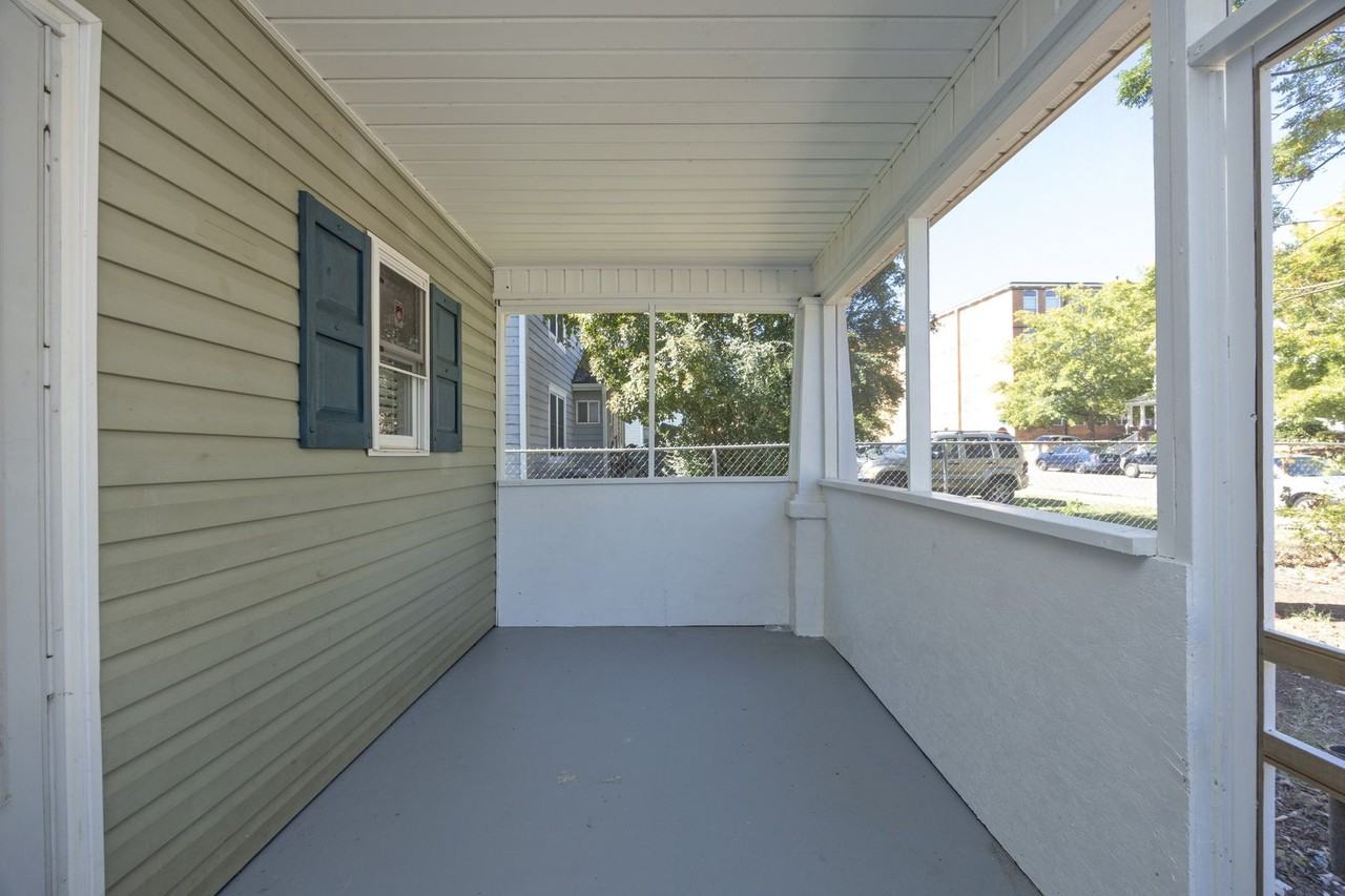 115 S Elm St - Photo 3 of 30