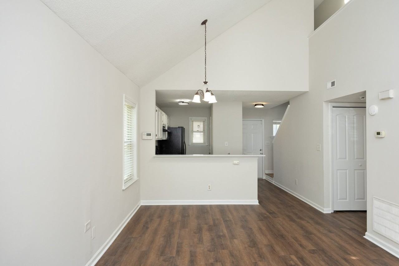 115 S Elm St - Photo 7 of 30