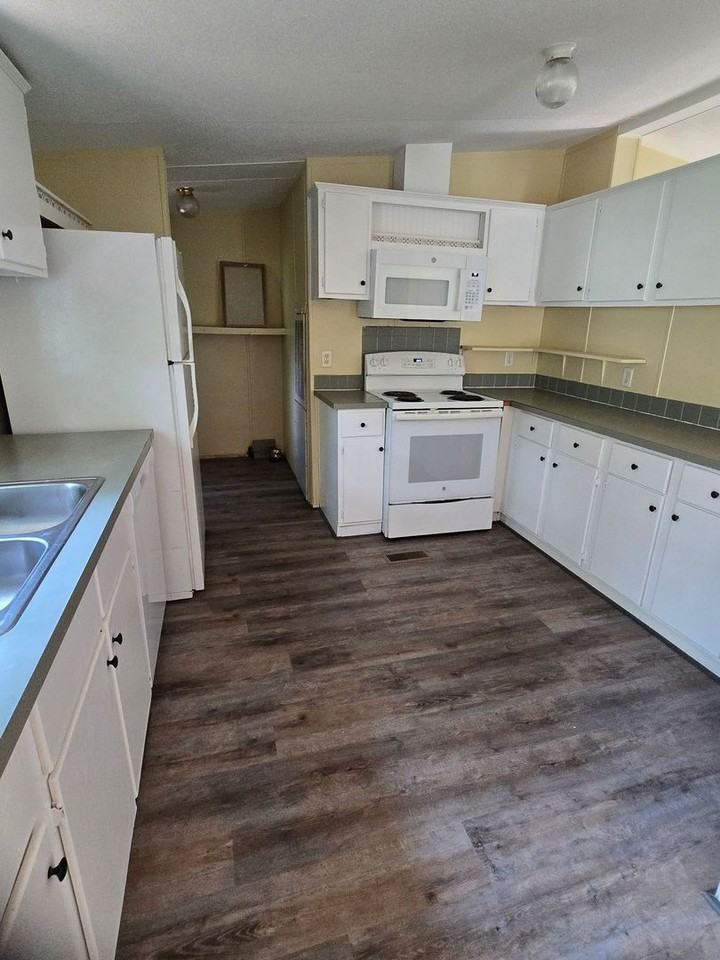 118 Kennedy Ave - Photo 4 of 18