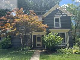 featured image of 206 E 9th St
