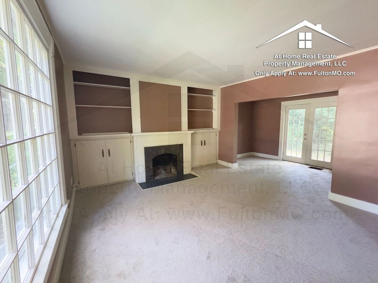 206 E 9th St - Photo 3 of 44