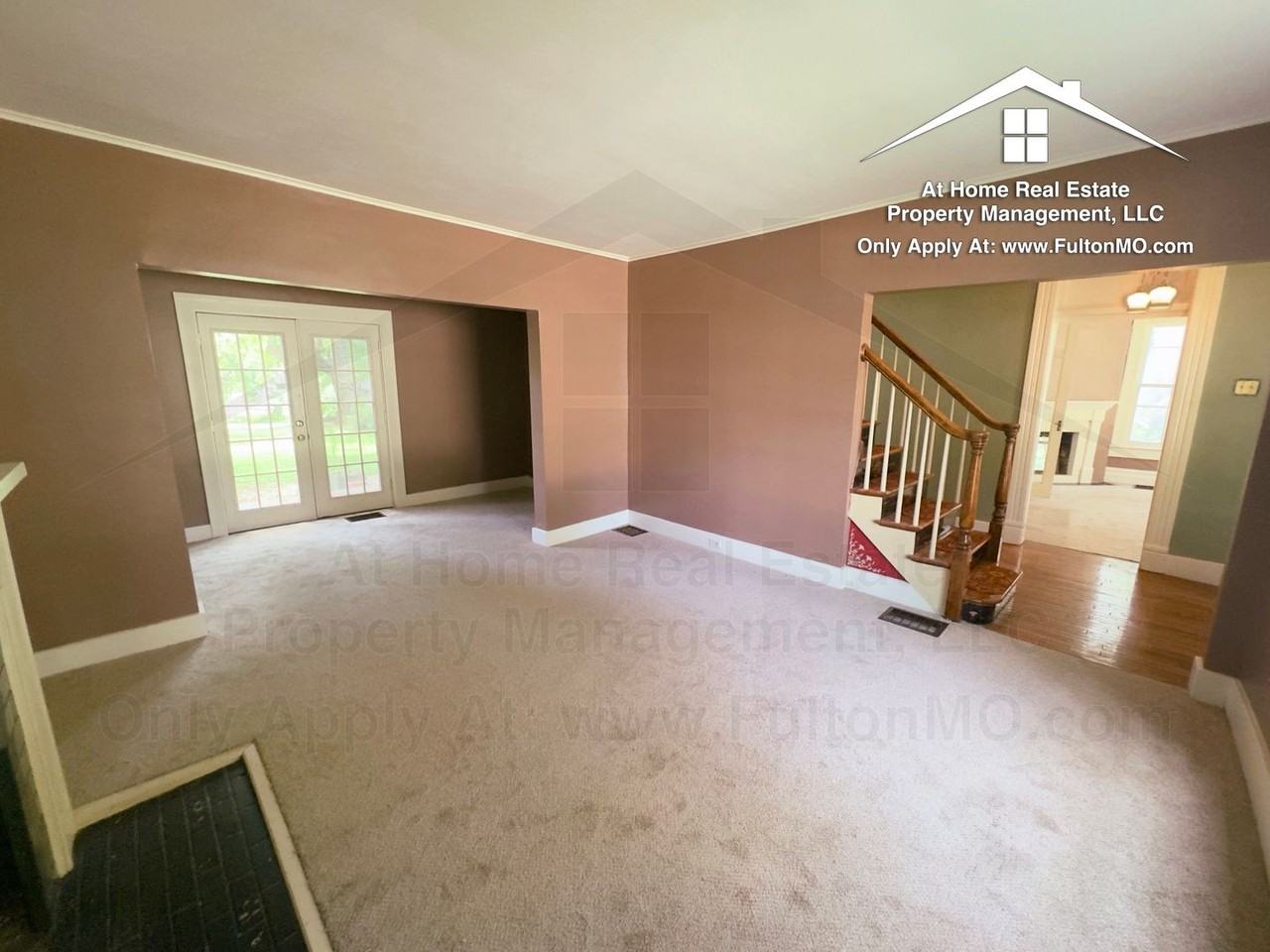206 E 9th St - Photo 4 of 44