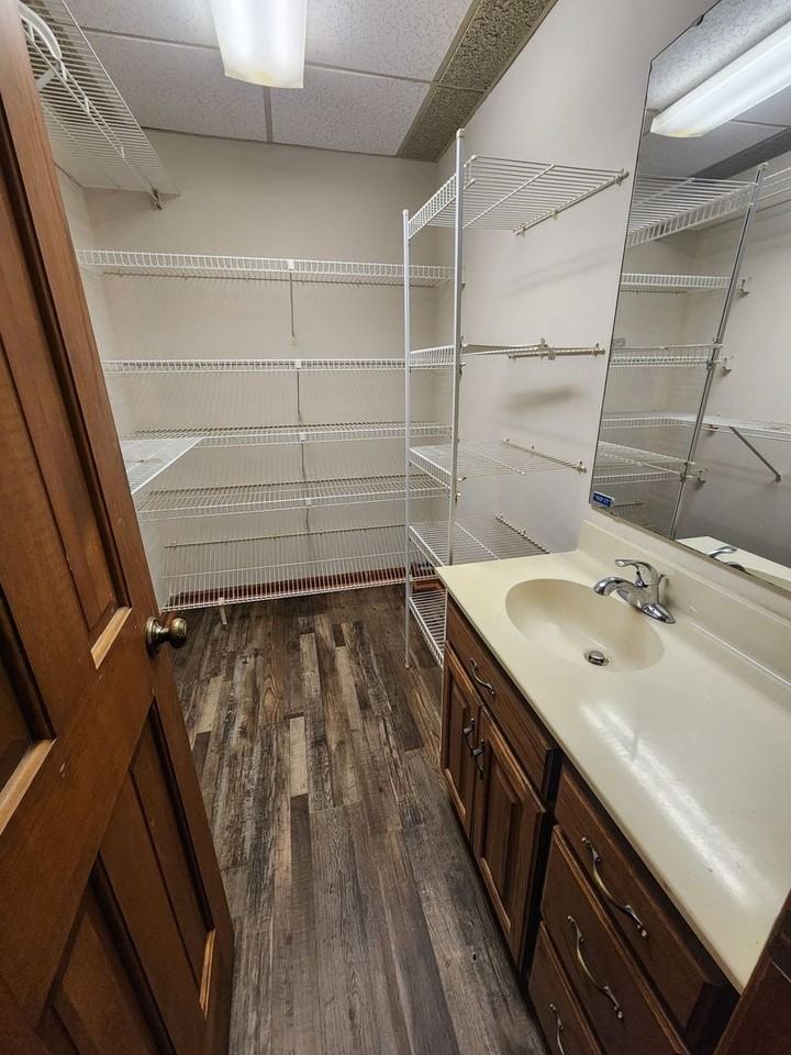 9000 Oakridge Dr - Photo 5 of 18