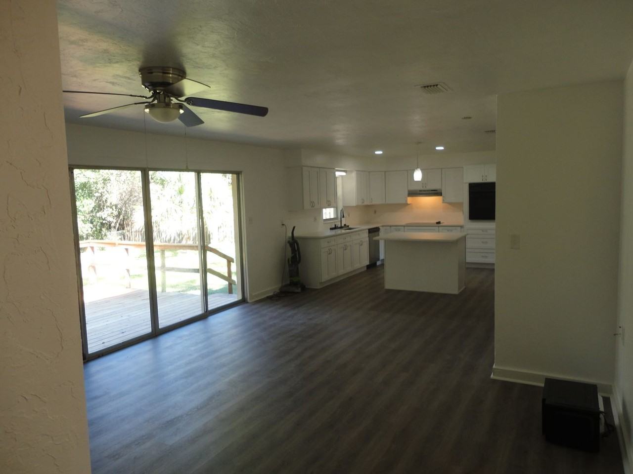 10212 Nw 6th Pl - Photo 3 of 23
