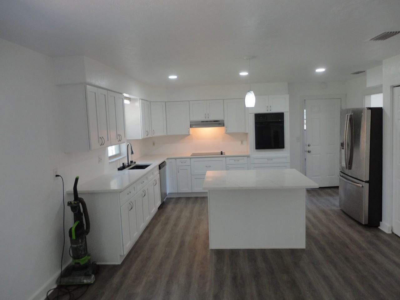 10212 Nw 6th Pl - Photo 4 of 23