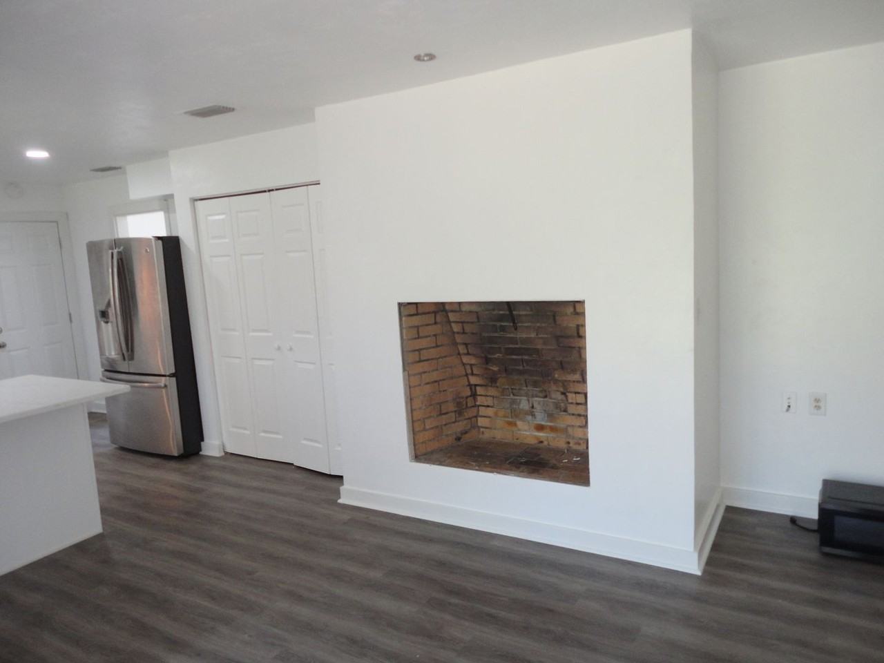 10212 Nw 6th Pl - Photo 5 of 23