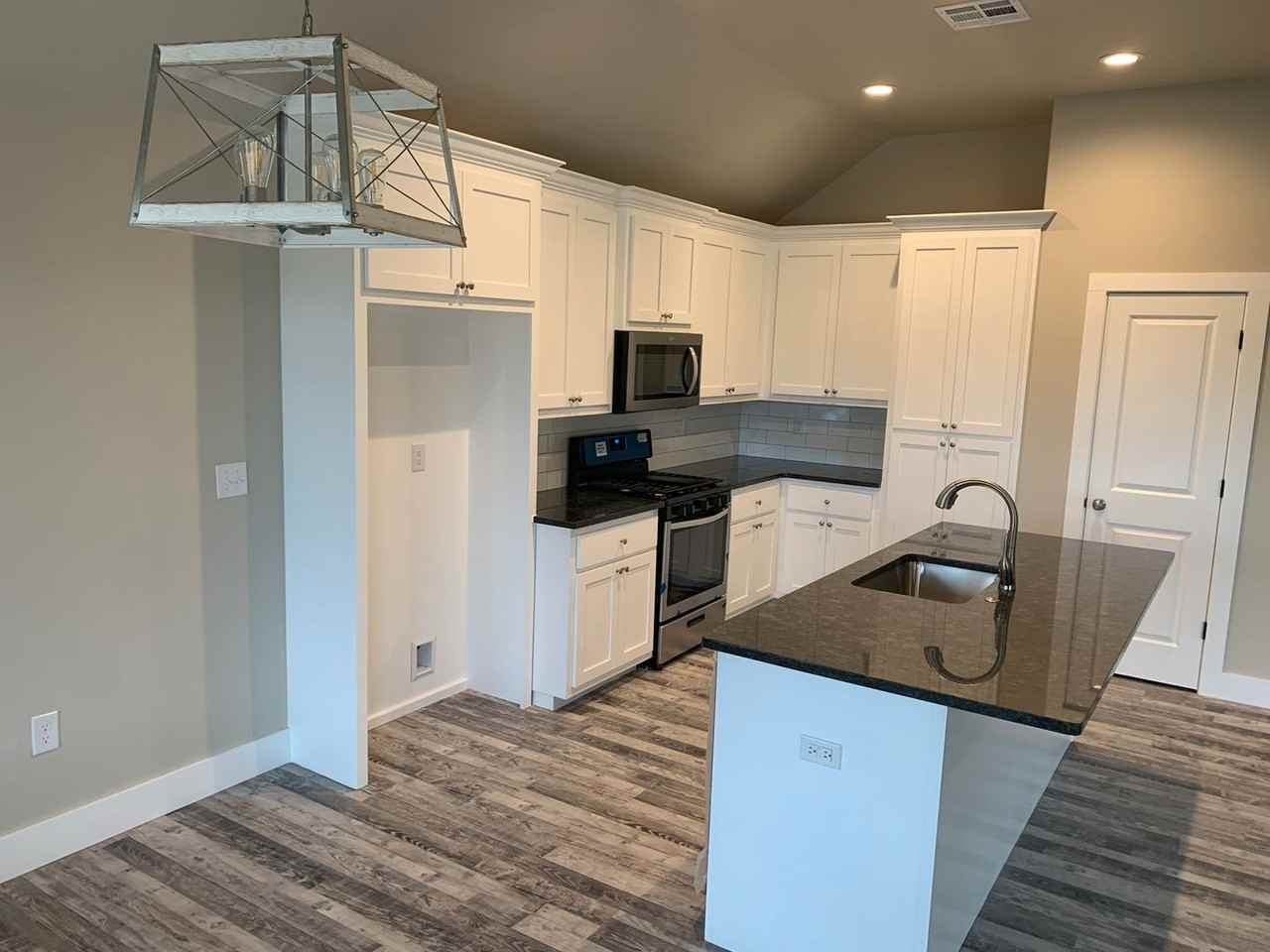 2020 N Grandview St - Photo 4 of 16