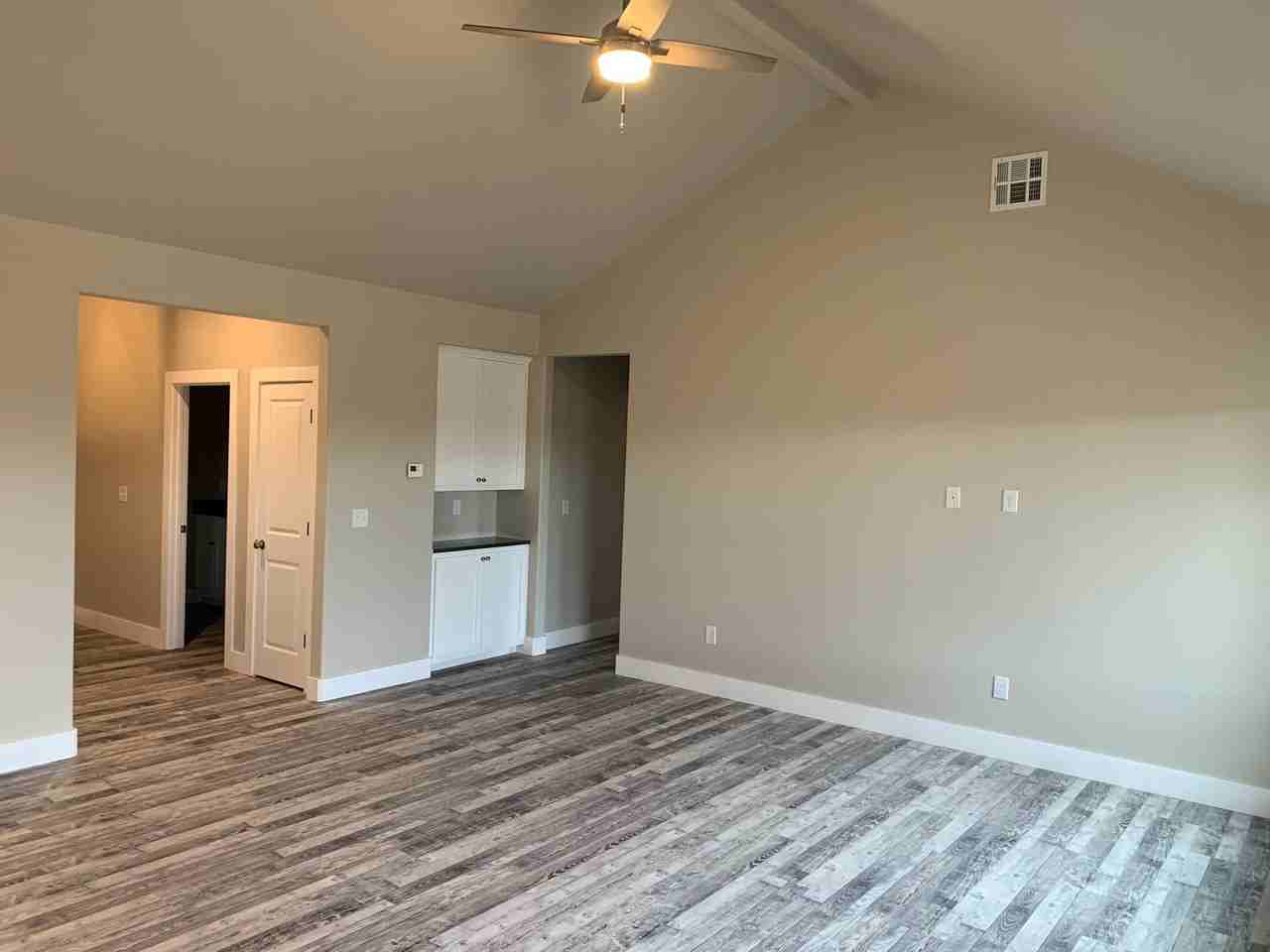 2020 N Grandview St - Photo 5 of 16