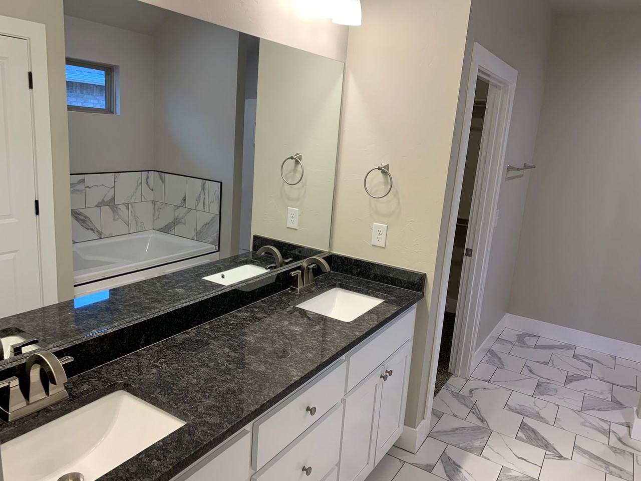 2020 N Grandview St - Photo 6 of 16