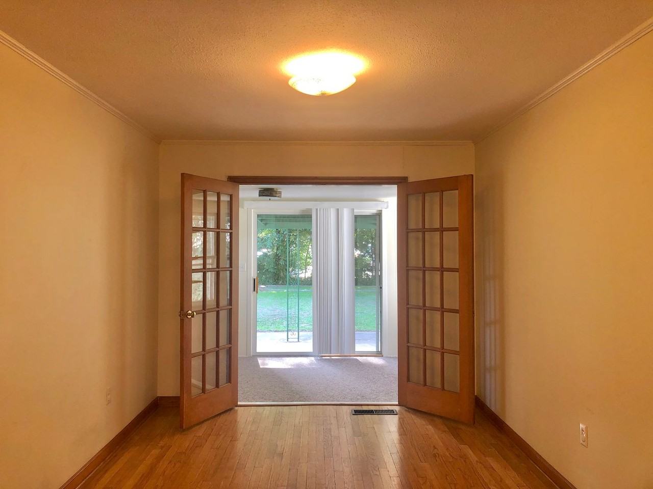 913 S Orchard St - Photo 2 of 26