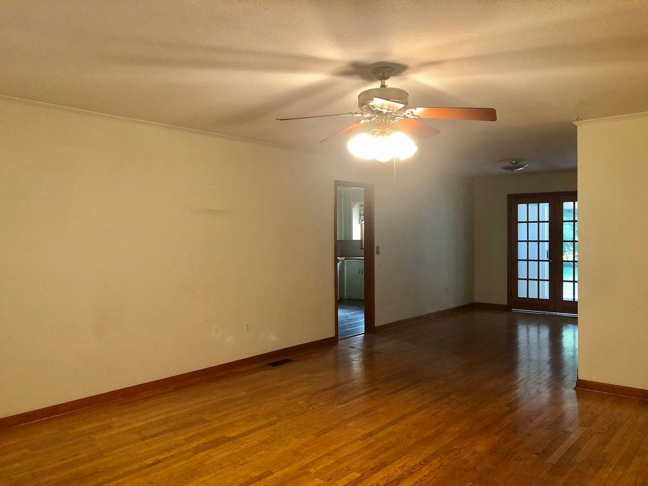 913 S Orchard St - Photo 3 of 26