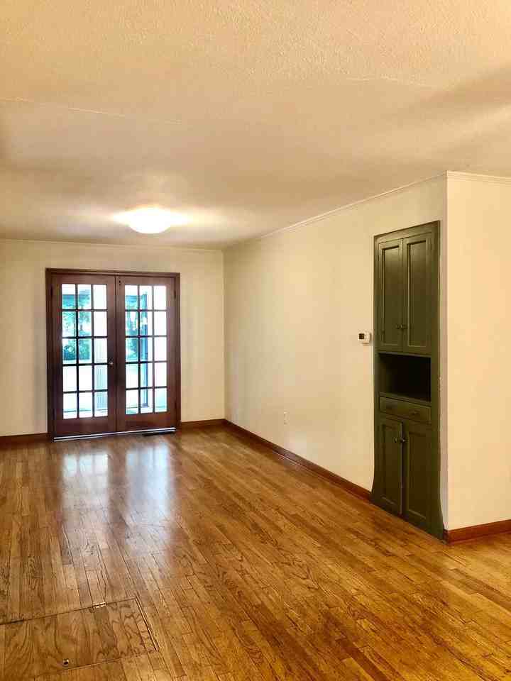 913 S Orchard St - Photo 4 of 26