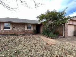 featured image of 923 E Knapp Ave
