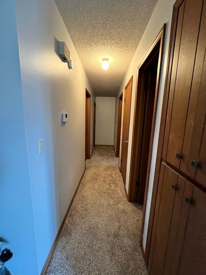 923 E Knapp Ave - Photo 5 of 15