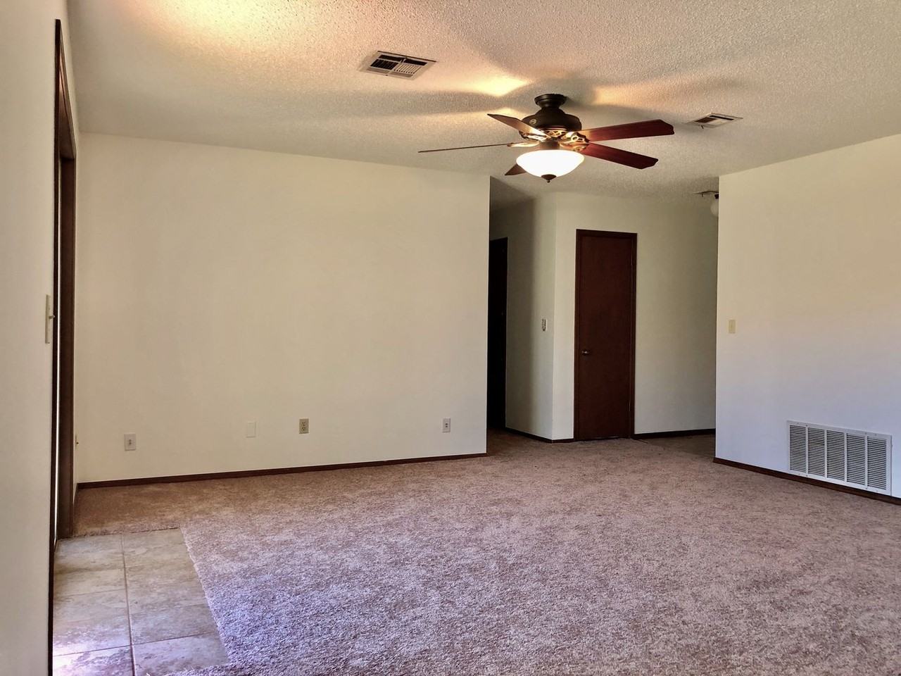 1421 N Benjamin St - Photo 3 of 15