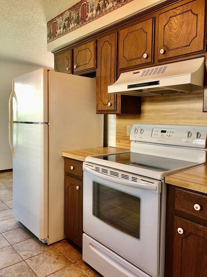1421 N Benjamin St - Photo 5 of 15