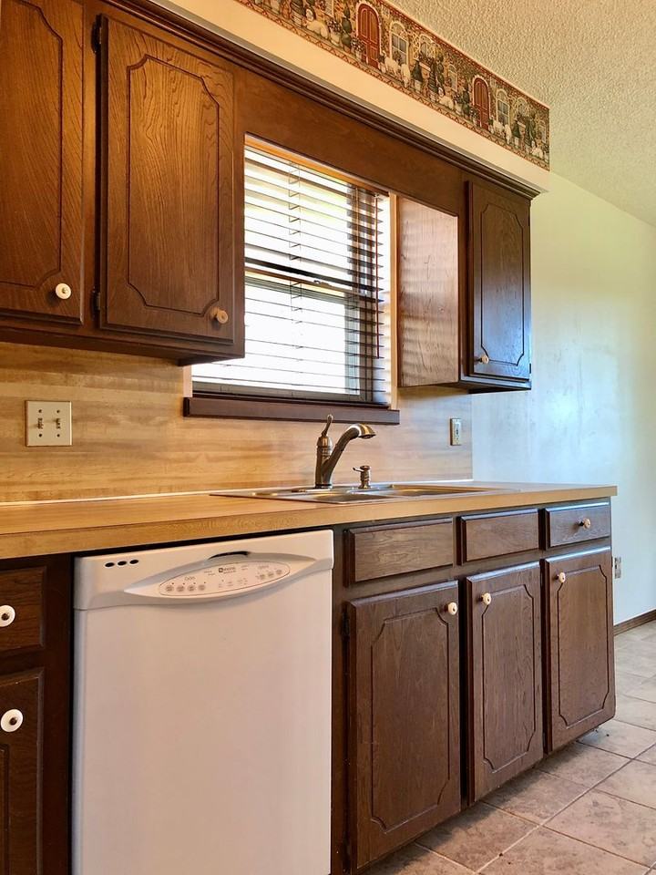 1421 N Benjamin St - Photo 6 of 15