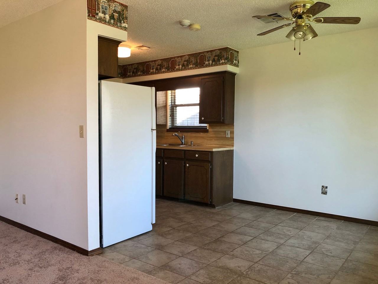 1421 N Benjamin St - Photo 7 of 15
