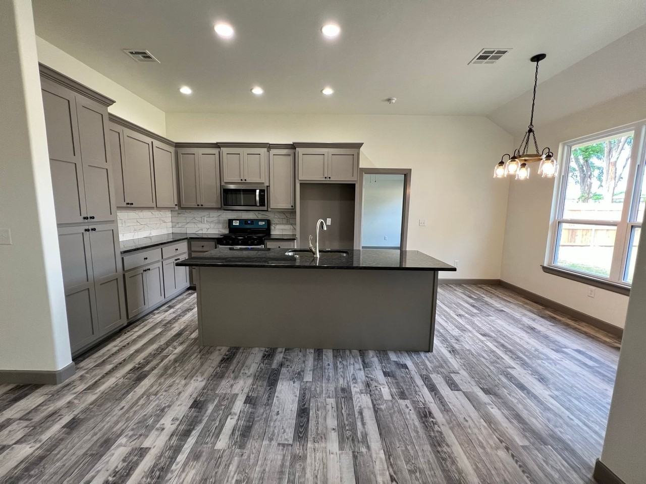 2522 S Walnut St - Photo 4 of 31