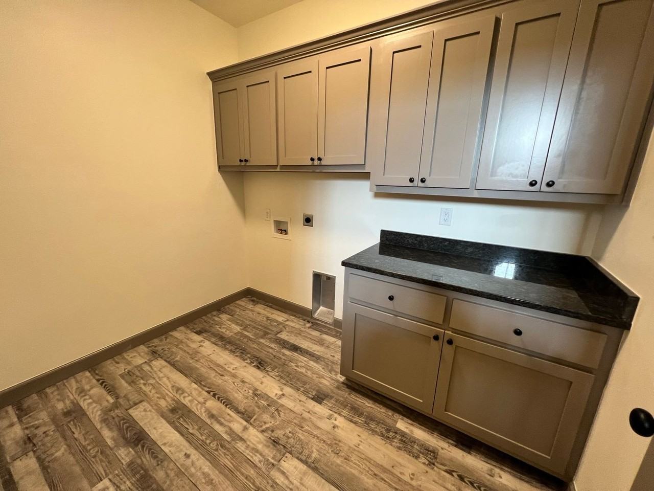 2522 S Walnut St - Photo 6 of 31