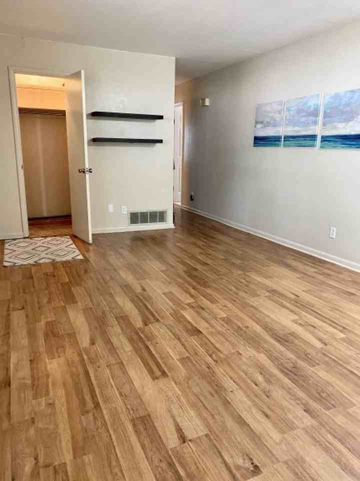 225 S Benjamin St - Photo 2 of 10