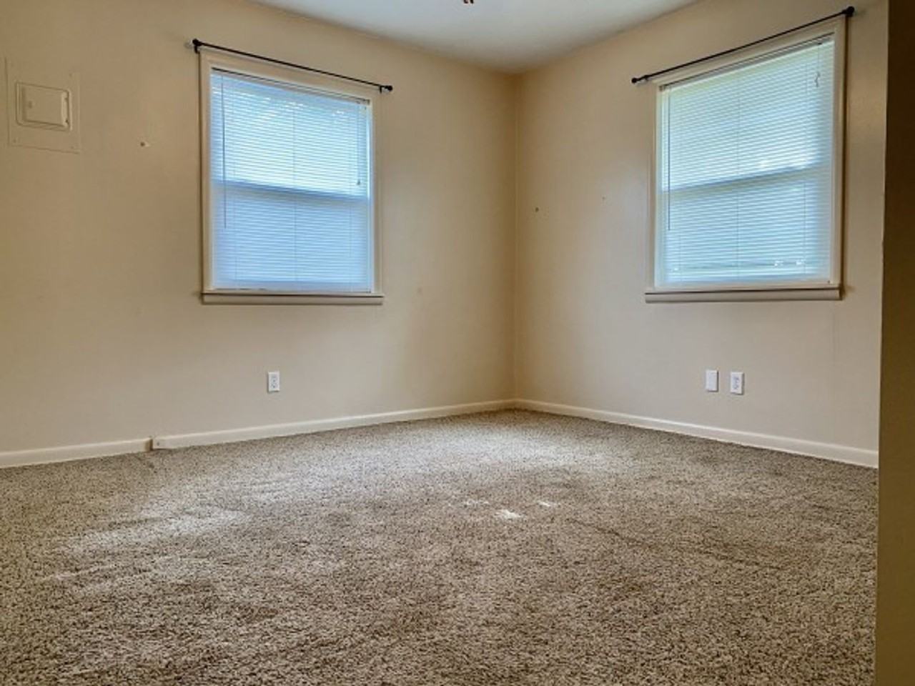 225 S Benjamin St - Photo 5 of 10