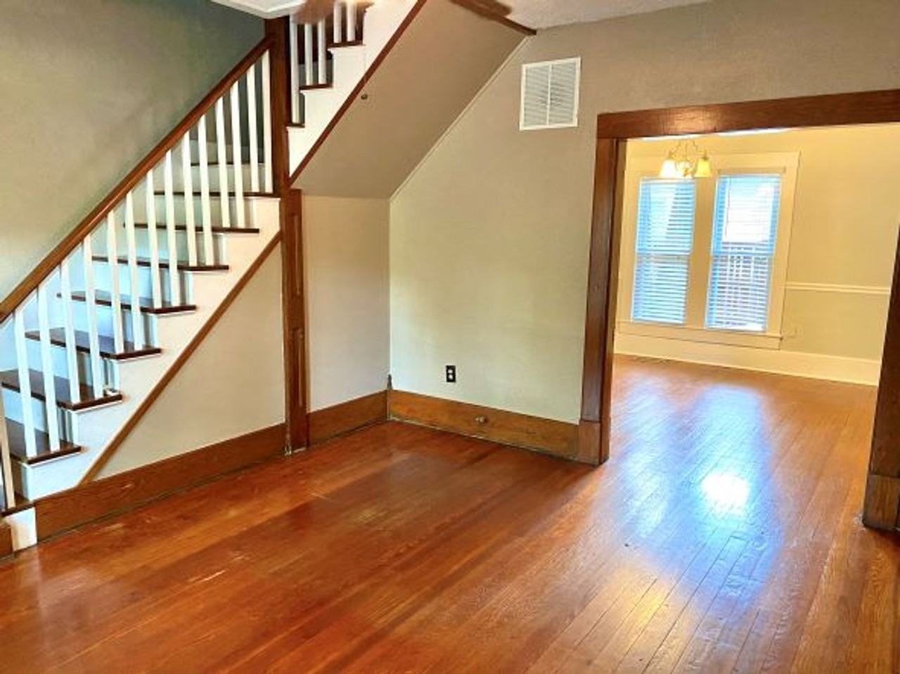 130 S Lowry St - Photo 2 of 13