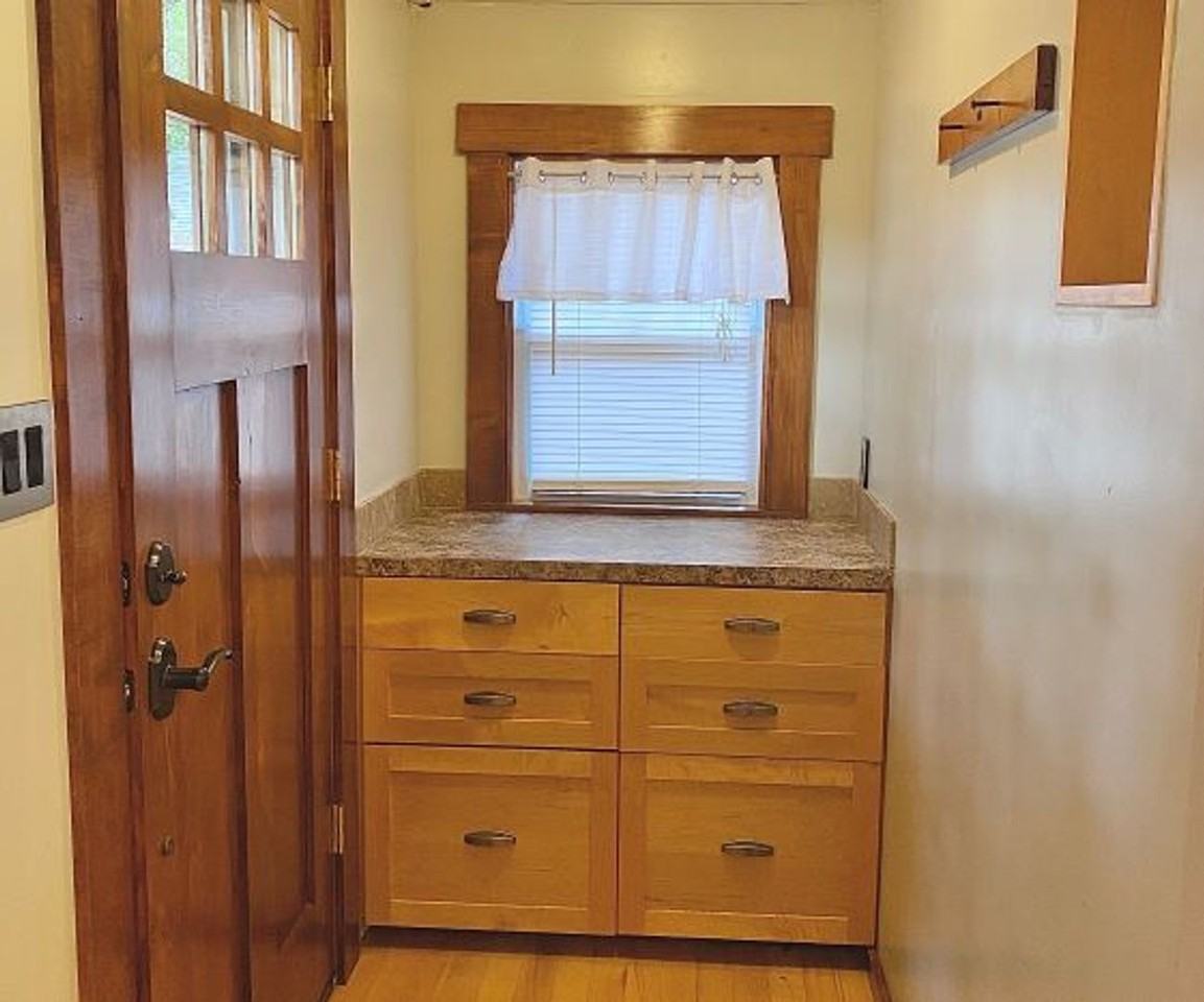 130 S Lowry St - Photo 6 of 13