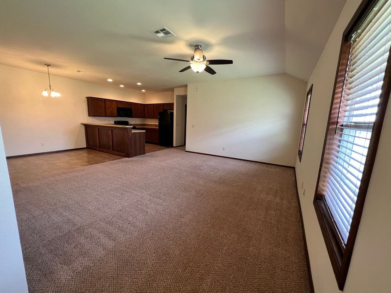 2403 Blackhawk Dr - Photo 4 of 20