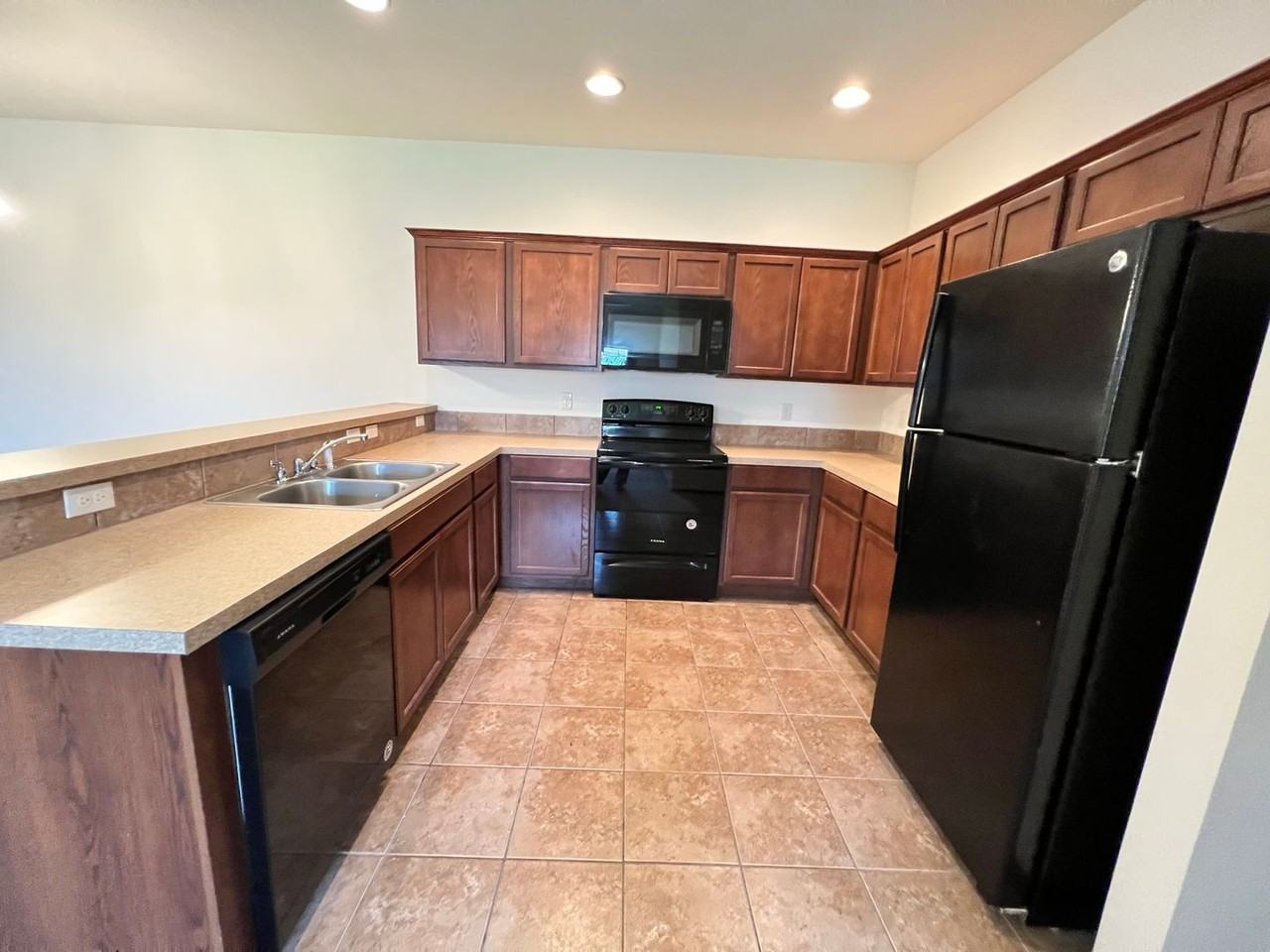 2403 Blackhawk Dr - Photo 5 of 20