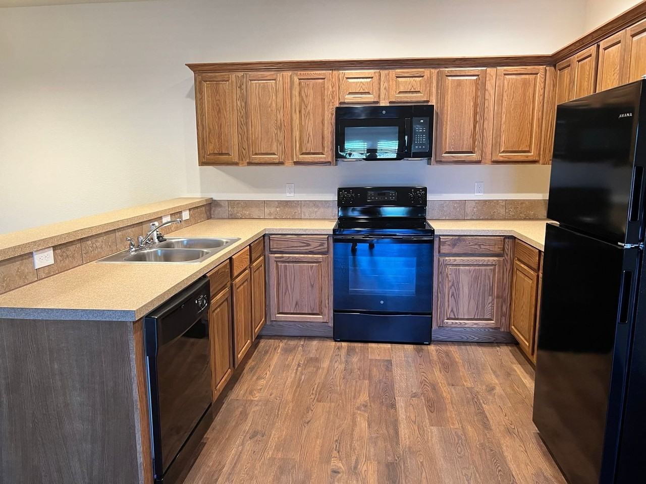 2303 Blackhawk Dr - Photo 5 of 15
